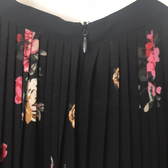 Dress - Picture 5 of 5